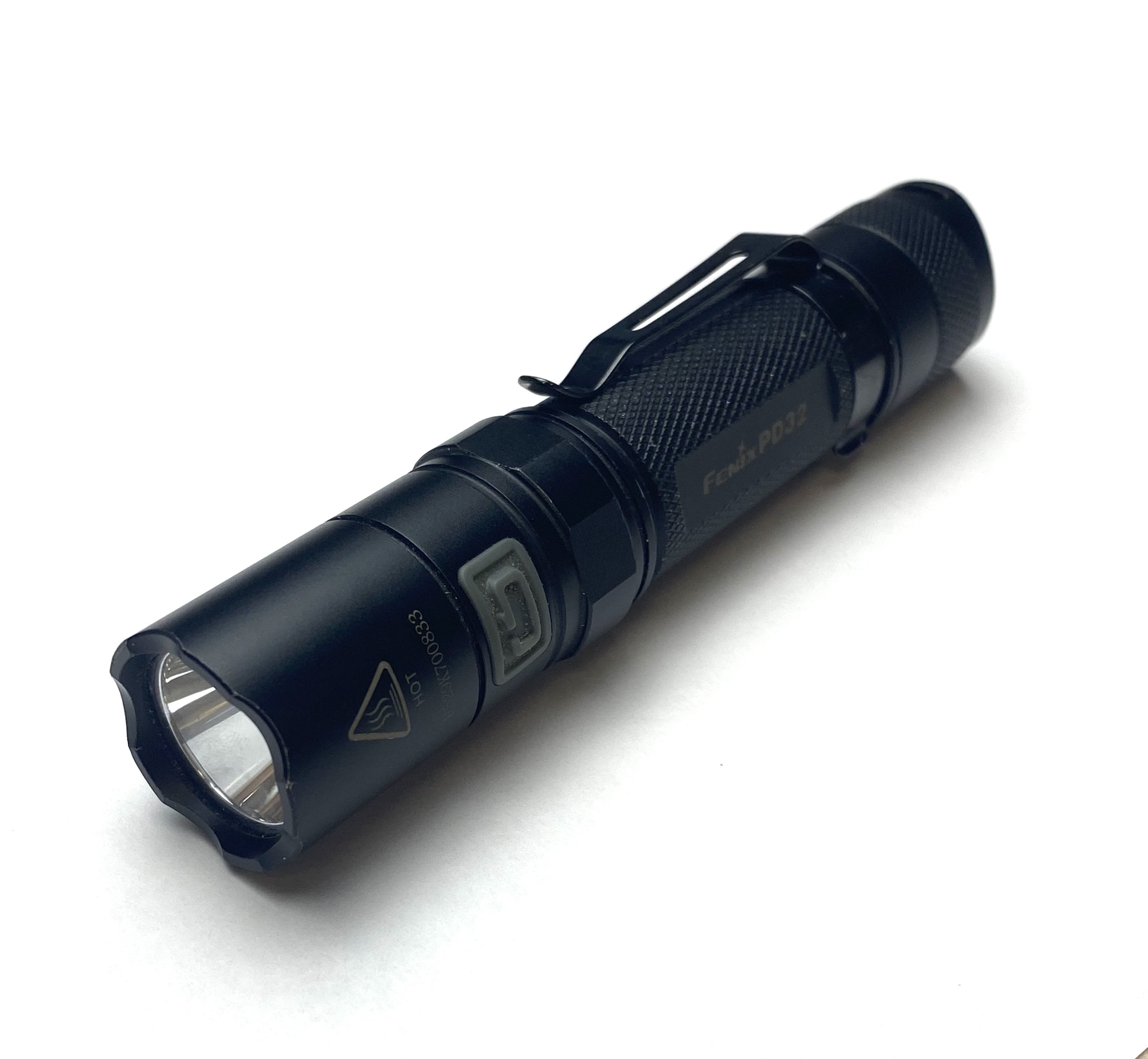 Lampe Fenix noire, modèle PD32