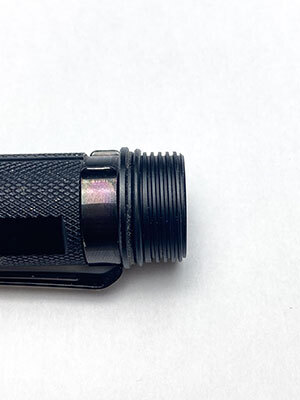 Le nouveau joint est positionné sur la lampe. 